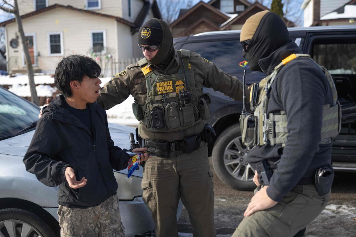 Agentes secretos e uma pergunta perigosa. O medo dos estudantes estrangeiros cresce num estado na mira de Trump. Agentes secretos e uma pergunta perigosa. O medo dos estudantes estrangeiros cresce num estado na mira de Trump.