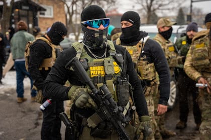 Agentes federales en redadas migratorias