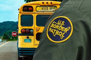 Agentes fronterizos interceptaron un autobús con estudiantes que se dirigían a una competición de natación en Albuquerque