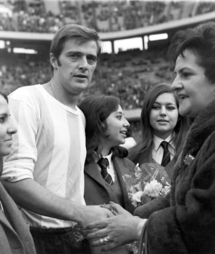 Agosto de 1969, en la Bombonera, Marzolini antes de un partido por las eliminatorias mundialistas, con la camiseta de la selección
