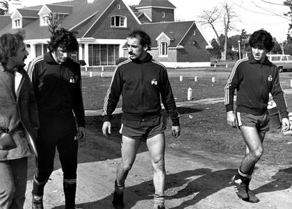 Agosto de 1981: Abel Alves, El Tano Pernía y Cacho Córdoba, en un entrenamiento de Boca, que se ese año ganó el Metropolitano, con Maradona incluido