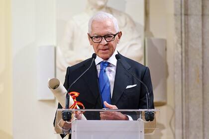 "Agradezco enormemente este diploma que para mí representa mucho porque significa darle más visibilidad al arte latinoamericano, algo que intentamos desde hace casi 25 años", dijo Costantini conmovido