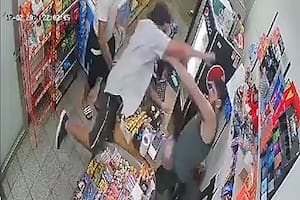 En un confuso episodio, un hombre golpeó a un comerciante y le rompió la computadora del mostrador