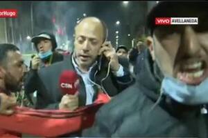 Agredieron a periodistas que cubrían la protesta de hinchas de Independiente