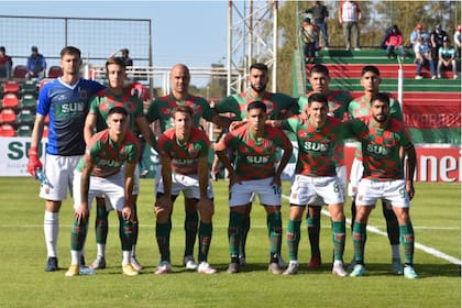 Agropecuario de Carlos Casares con su vestimenta titular
Foto: @Agropecuario_Of