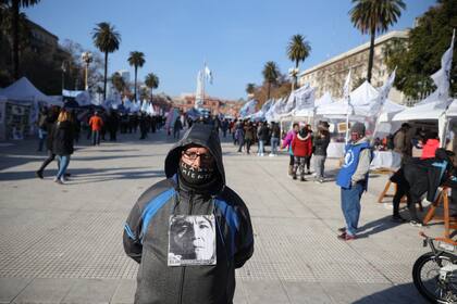 Agrupaciones sociales, políticas y sindicales acampan en Plaza de Mayo por la libertad de Milagro Sala