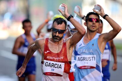 Agua en medio del calor tokiota; García Bragado reconoció que sus piernas no daban lo necesario y que ya era tiempo, a los 51 años, de retirarse.