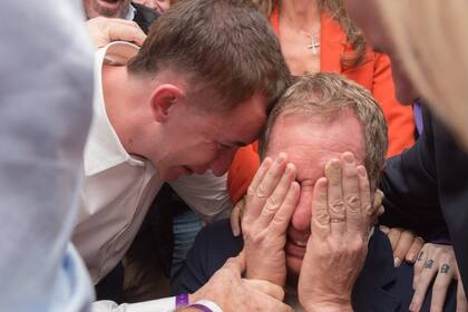 “Aguantando hasta los golpes de gente de la que menos lo esperábamos”