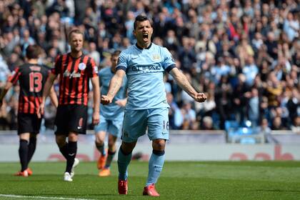 Agüero festeja con todas las ganas uno de sus tres goles a QPR