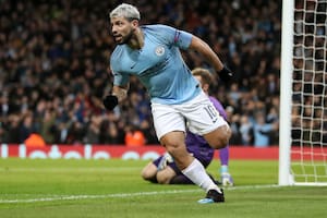 Demoledor: Agüero hizo dos goles y el City venció 7-0 al Schalke en la Champions