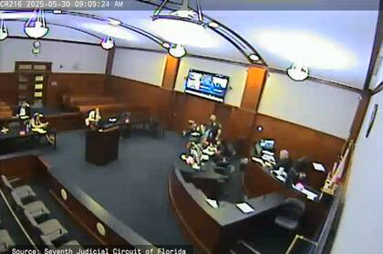 Aguilar, padre de cinco hijos (tres de ellos ciudadanos estadounidenses), perdió su vida en Florida tras un proceso judicial exprés: fue arrestado, condenado y entregado a ICE en menos de 72 horas, sin acceso a defensa legal adecuada