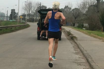 Agustín Contreras con su equipo de asistencia