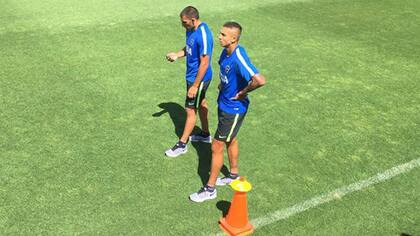 Agustín Almendra recuperándose de una lesión junto a Wanchope Abila