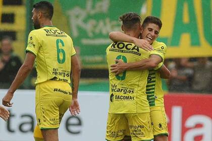 Agustín Bouzat se ríe con ganas: fuel el autor del segundo gol de Defensa