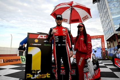 Agustín Canapino dominó cada etapa del fin de semana del Turismo Carretera en Concepción del Uruguay: marcó la pole, ganó la serie más veloz y la carrera final