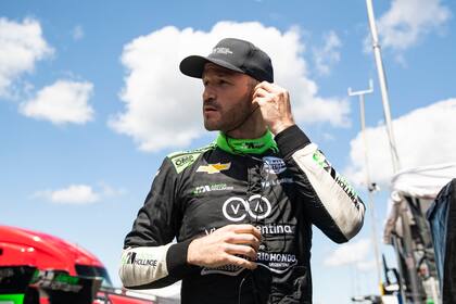 Agustín Canapino está debutando en el Indy Car y en la tercera fecha lideró la carrera un puñado de vueltas