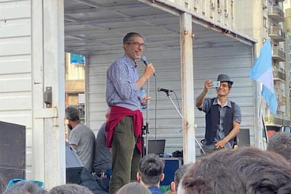 Agustín Etchebarne, durante su discurso en el banderazo, el que aseguró haber pronunciado en "carácter de ciudadano"