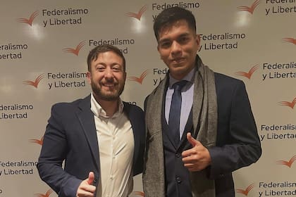 Agustín Laje junto a Enzo Ferreira, el funcionario de Radio Nacional