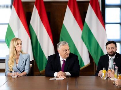 Agustín Laje se reunió con Viktor Orbán y parte de su gabinete en Budapest