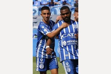 Agustín Manzur junto al Morro García en un partido de Godoy Cruz