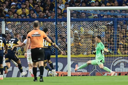Agustin Marchesin fue determinante para el triunfo de Boca