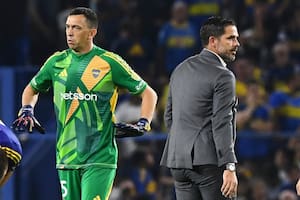 Agustín Marchesin y Fernando Gago durante el partido que finalizó en la eliminación de Boca de la Copa Libertadores 2025 ante Alianza Lima; un partido que empezó a marcar su ciclo con la imagen del cambio de arqueros para la definición por penales