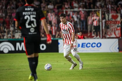 Agustín Massaccesi, debutante en Instituto; el defensor fue cedido a préstamo a Defensores de Belgrano, regresó y a los 23 años tuvo su estreno en la Gloria