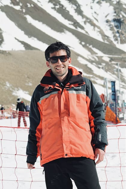 Agustín Ozorio trabaja en el centro de esquí Vallnord, de martes a sábado, de 8 a 15 horas. Su sueldo básico es de 1287 euros.