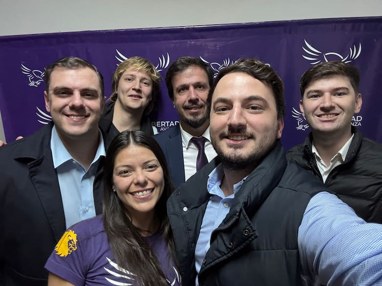 Agustín Romo, el Gordo Dan e influencers libertarios, con la diputada Emilia Orozco