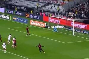 Agustín Rossi atajó un penal sentado y deliraron los fanáticos