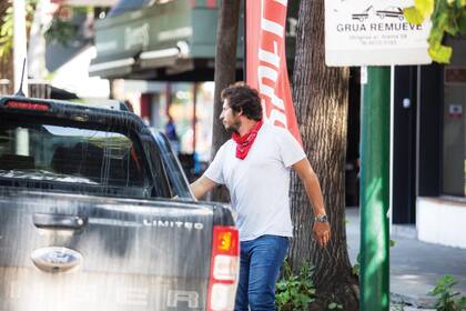 Agustín, su novio, es arquitecto,
padre de dos hijos y adora los
fierros, como ella