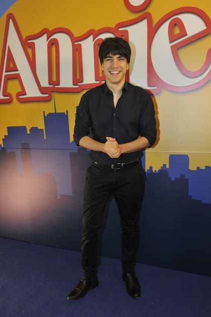 Agustín Sullivan, con un look total black