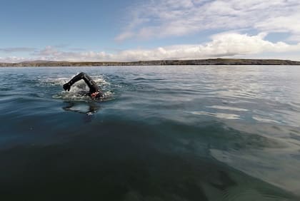 Agustín, tras la búsqueda de una hazaña que parecía imposible: cruzar a nado el Estrecho de Gibraltar.