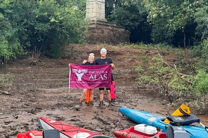 Agustín unió a nado Brasil, Argentina y Uruguay: "Cumplí el deseo pendiente de nadar junto a Anila Rindlisbacher, conocida por su inspiradora historia de superación de una grave enfermedad (Inmunodeficiencias Primarias, IDP) que la tuvo postrada".