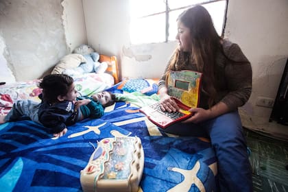 Agustin y Gael son hermanos siameses de cuatro años