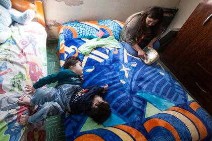 Agustin y Gael son hermanos siameses de cuatro años