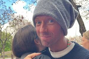 Agustina encontró a Chris Martin y la saludó con un abrazo por su cumpleaños