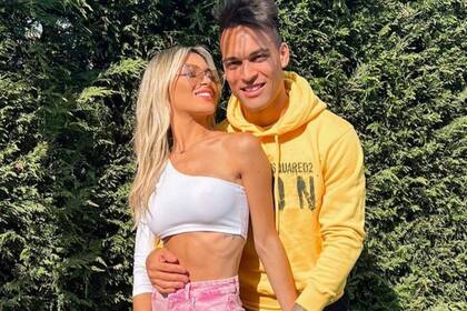 Agustina Gandolfo junto a Lautaro Martínez