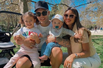 Agustina Gandolfo y Lautaro Martínez son padres de Nina y Theo