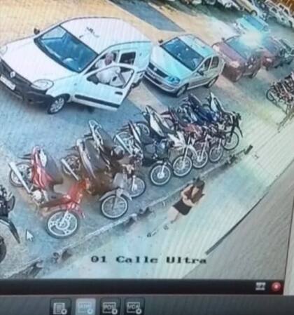 Agustina Imvinkelried fue vista por última vez a las seis de la mañana a la salida del boliche Teos, quienes difundieron esta imagen