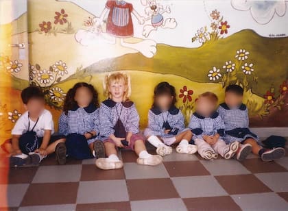 Agustina junto a sus compañeros de jardin (Foto gentileza Agustina Menna)