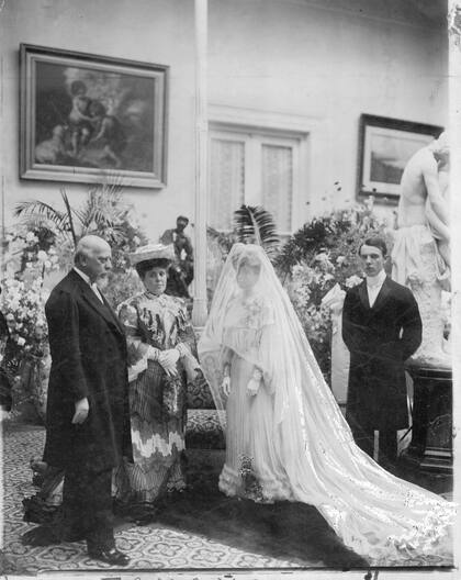 Agustina Roca el día del casamiento con José Evaristo Uriburu, hijo del presidente homónimo.