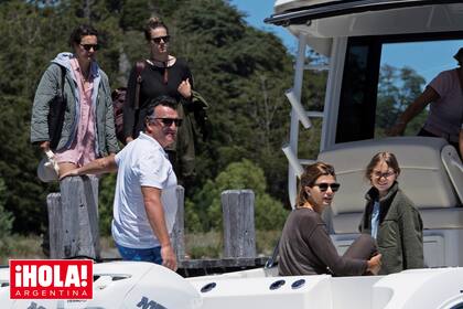 Agustina y Bernardita se sumaron al plan de lago, uno de los programas preferido de Mauricio y Juliana. La semana pasada, de hecho, el matrimonio almorzó en lo de Paco Mayorga y Carola del Bianco.