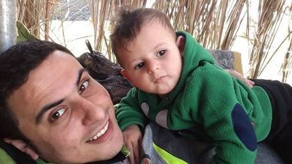 Ahmed con su sobrino Abdullah la última vez que vio a su familia en 2019