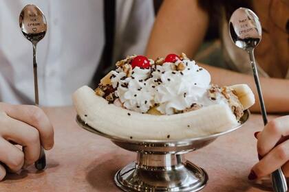 Ahora es dueño de 60 sucursales de Friendly's en todo EE.UU.