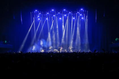 “Ahora imagino cosas”, “Chica de oro” y “Mi próximo movimiento” fueron los temas que pusieron fin a la gran noche de El Mató... en el Movistar Arena