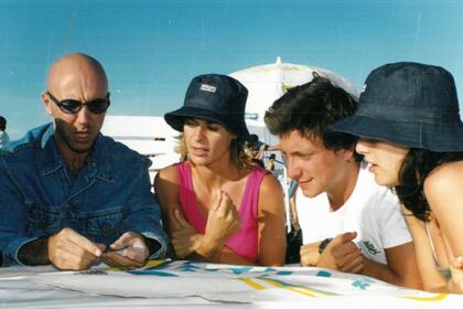 Ahora lo ves, ahora no lo ves: el mago Jansenson, Eugenia Tobal, Nicolás Vázquez y Julieta Díaz en Playa Ku.
