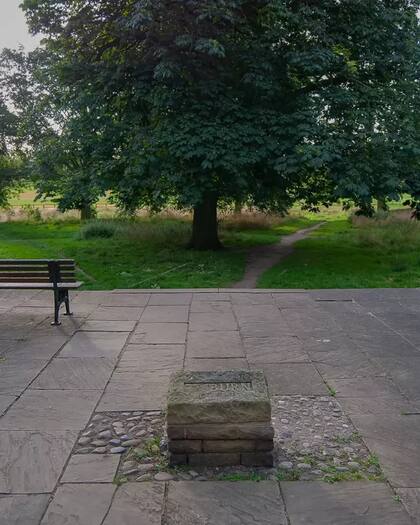 Ahora marcado por una placa, Knavesmire Tyburn fue una vez el sitio de ahorcamientos públicos en York