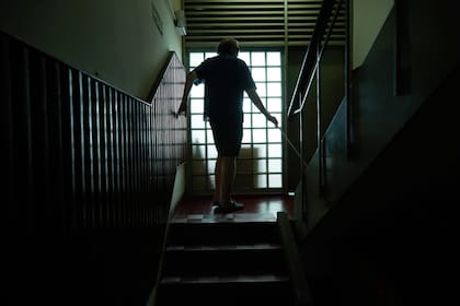 "Ahora me resulta imposible ver el pizarrón, entonces doy clases de manera distinta, hay que trabajar distinto, y depende todo de la memoria. Puedo hacerlo porque es como cerrar los ojos y ver las fórmulas en el pizarrón"