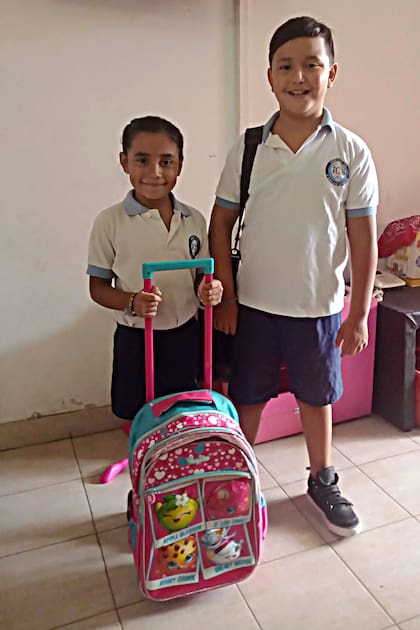 Ahora Milena y Emiliano se entusiasman por volver a la escuelas en los próximos días